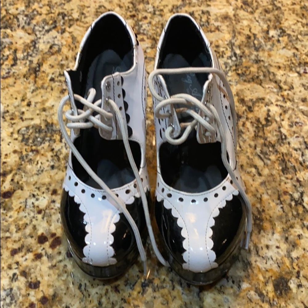 Womens shoes gangster style